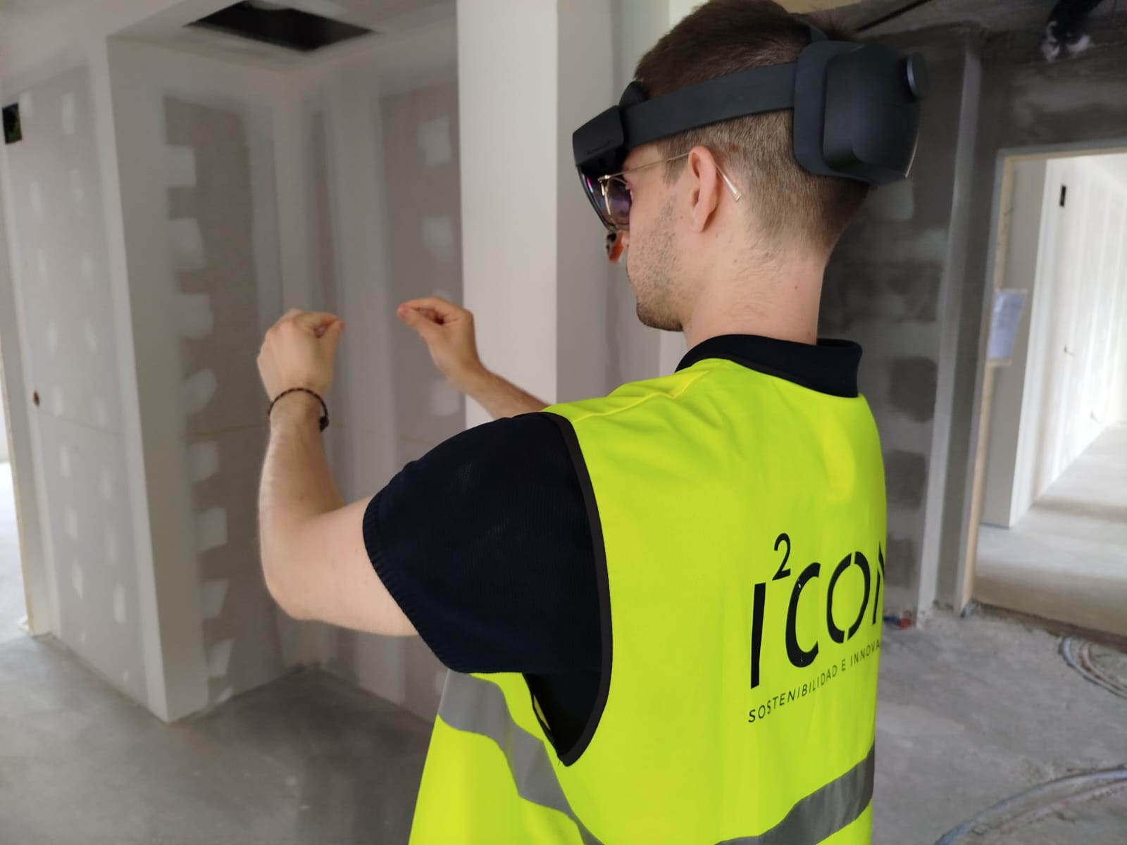 BIM-XR: CÓMO LA REALIDAD MIXTA ESTÁ LLEVANDO EL BIM DE LA PANTALLA A LA OBRA